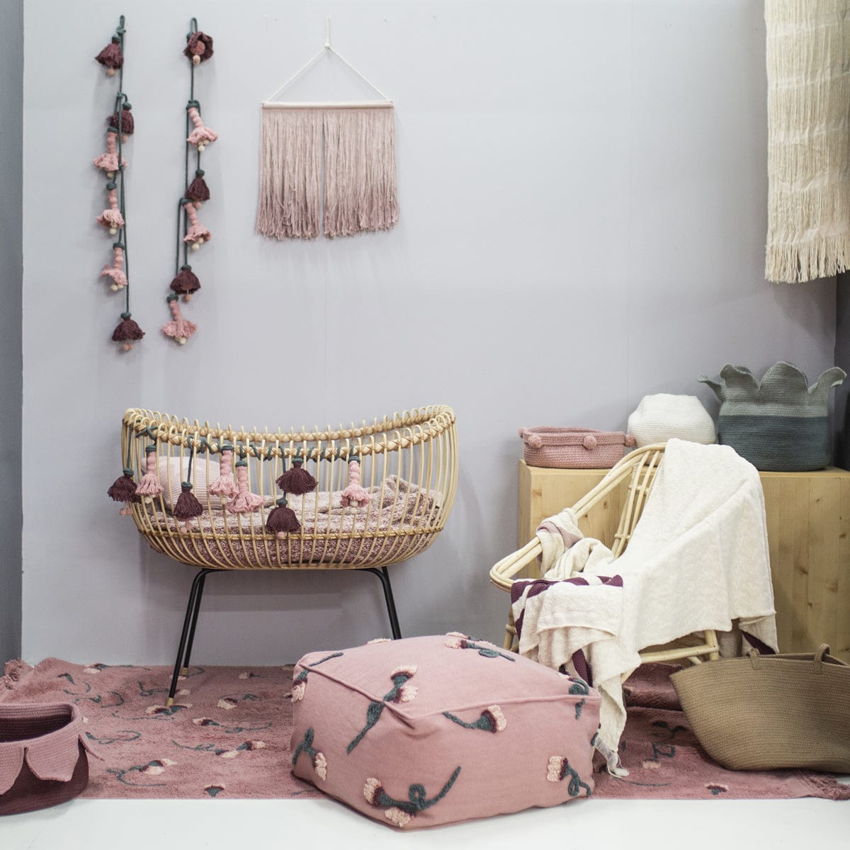 Lorena Canals English Garden Pouffe - Ash Rose (1'9" x 1'9") - P-GARDEN-ASH