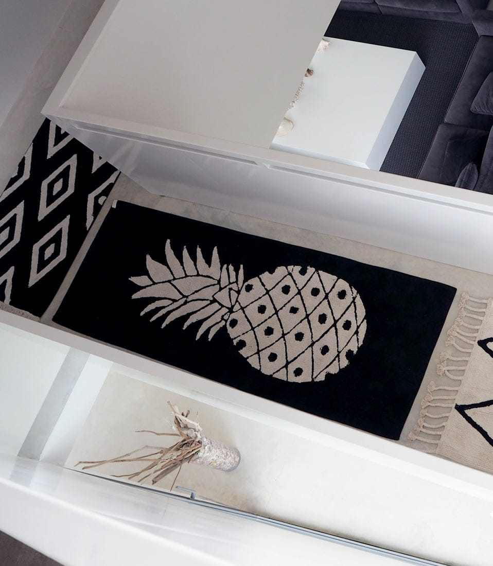 Lorena Canals Pineapple Runner (2' 6" x 7' 6") - C-BW-PINE-P