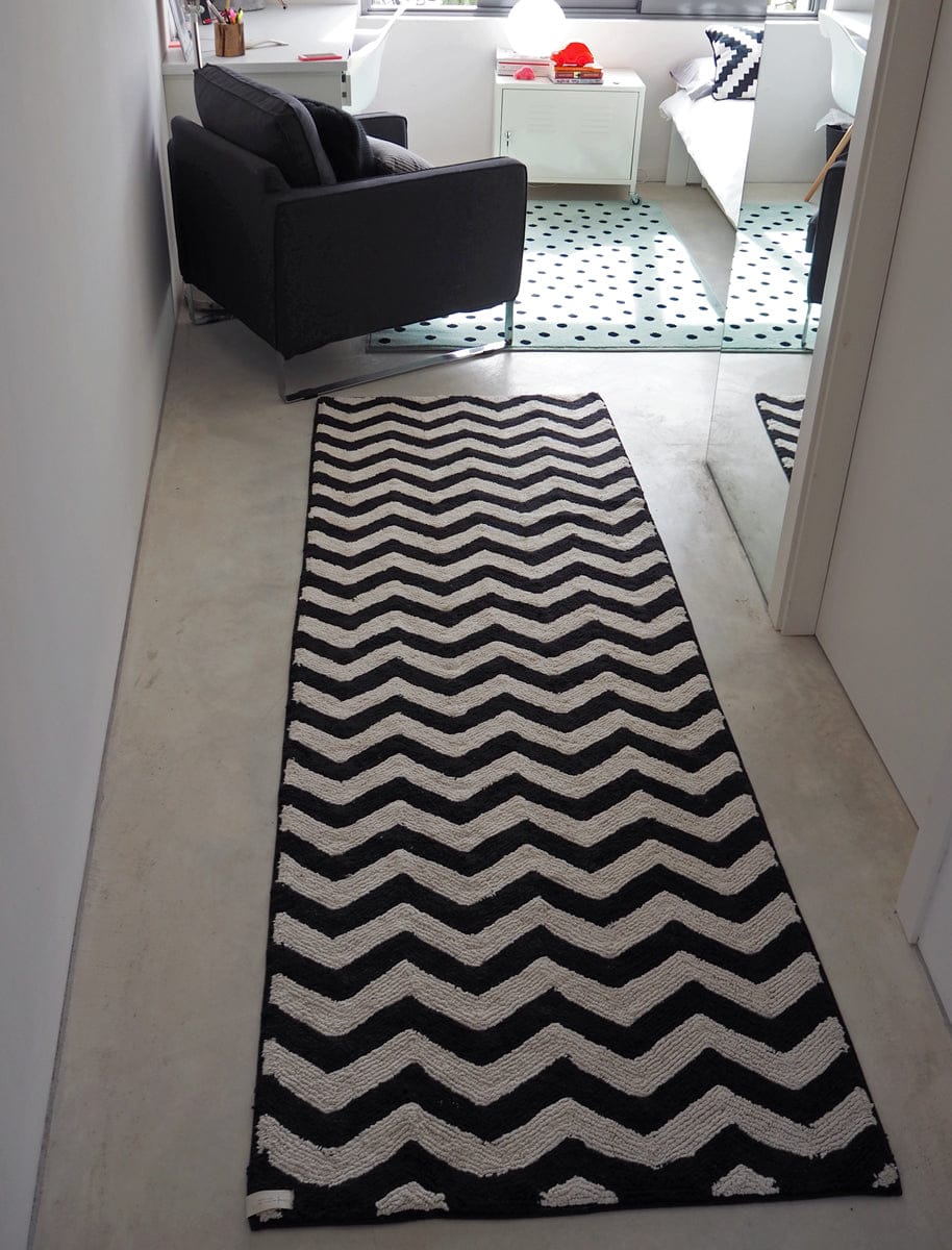 Lorena Canals Zig Zag Runner (2' 6" x 7' 6") - C-BW-ZIGZAG-P