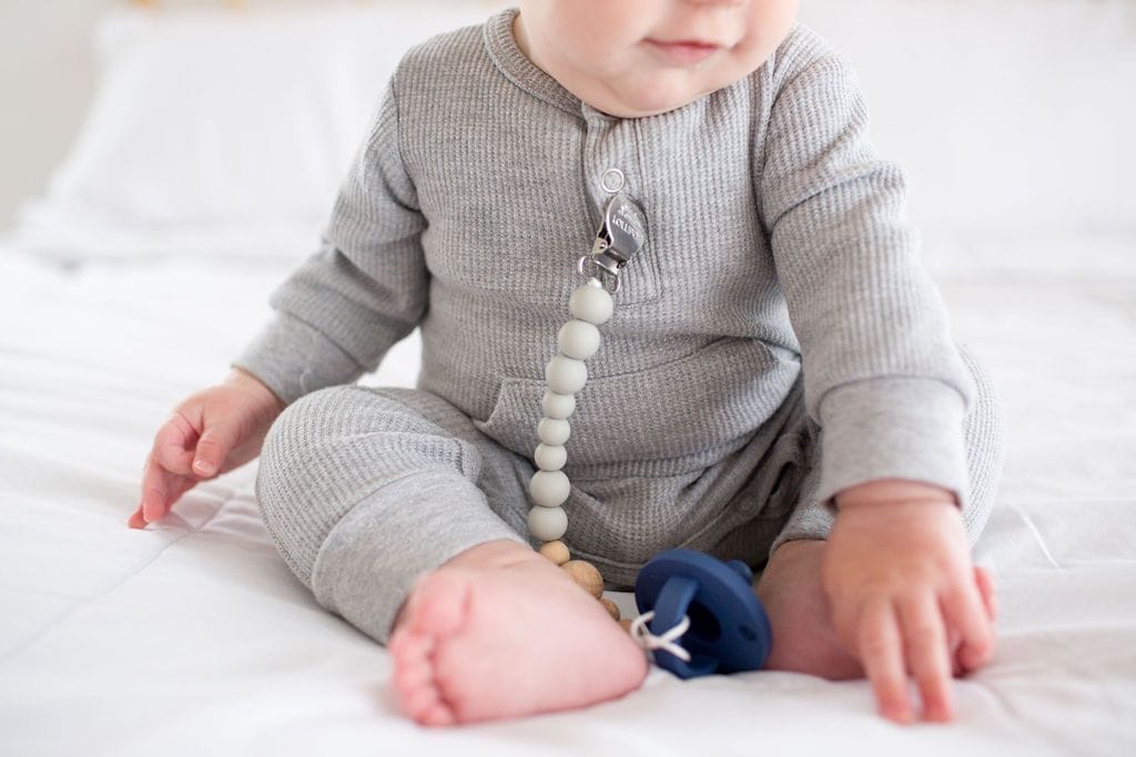 Loulou Lollipop Color Block Silicone & Wood Pacifier Clip - Cool Gray - CBLOCGR