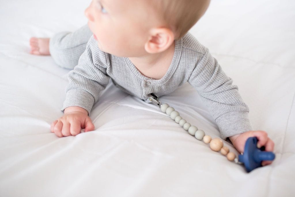 Loulou Lollipop Color Block Silicone & Wood Pacifier Clip - Cool Gray - CBLOCGR