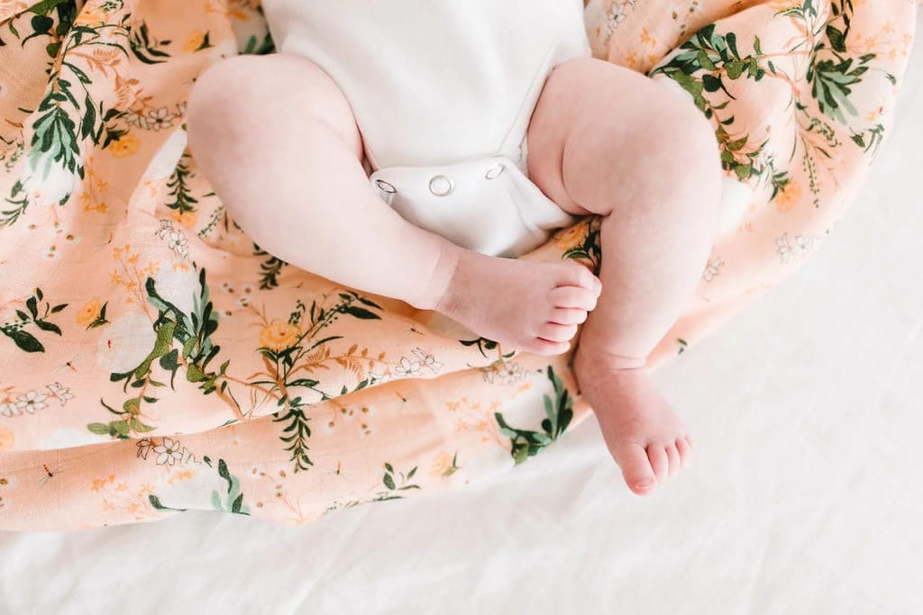 Loulou Lollipop Luxe Muslin Swaddle - Blushing Protea - SWPROTEA
