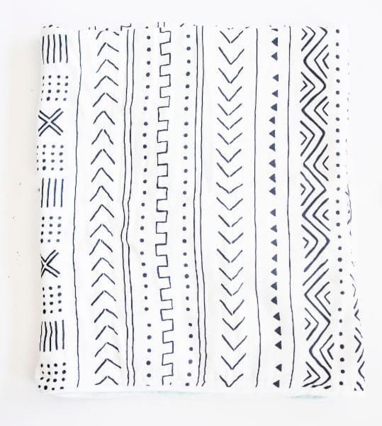 Loulou Lollipop Luxe Muslin Swaddle - Mudcloth White - SWMUD