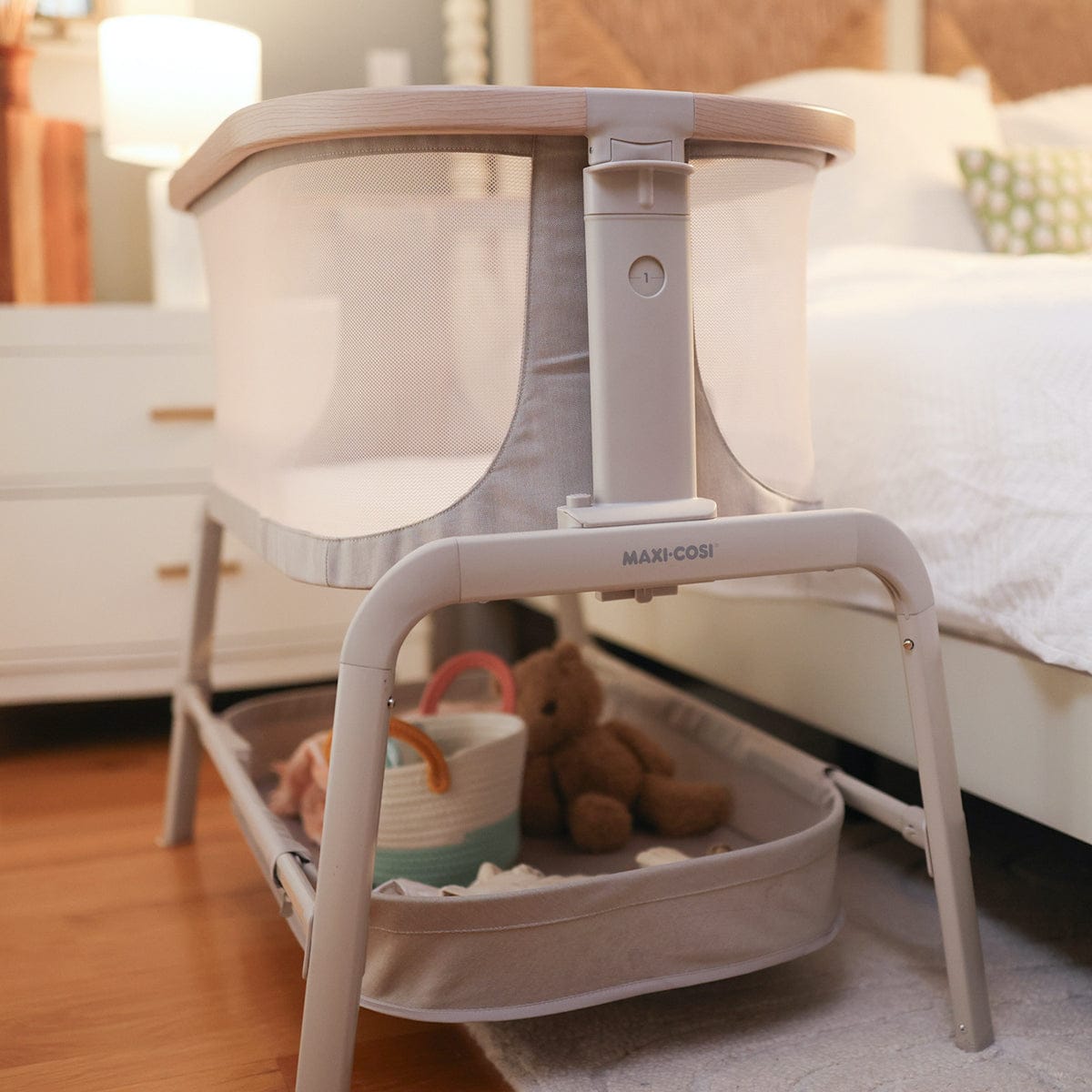 maxi-cosi alba all-in-one bassinet Maxi Cosi Iora Bedside Bassinet Classic Oat