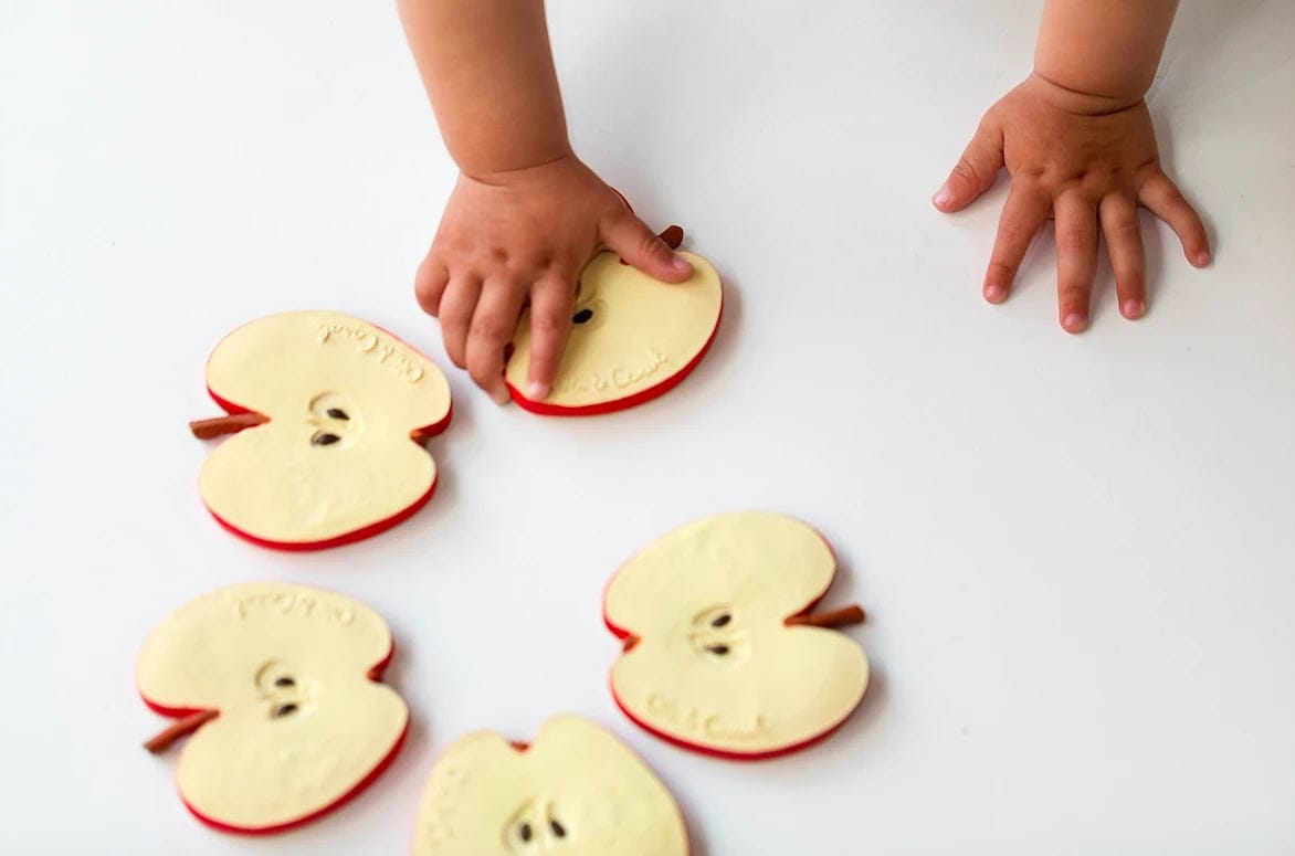 Oli & Carol Pepita the Apple - L-PAPPLE