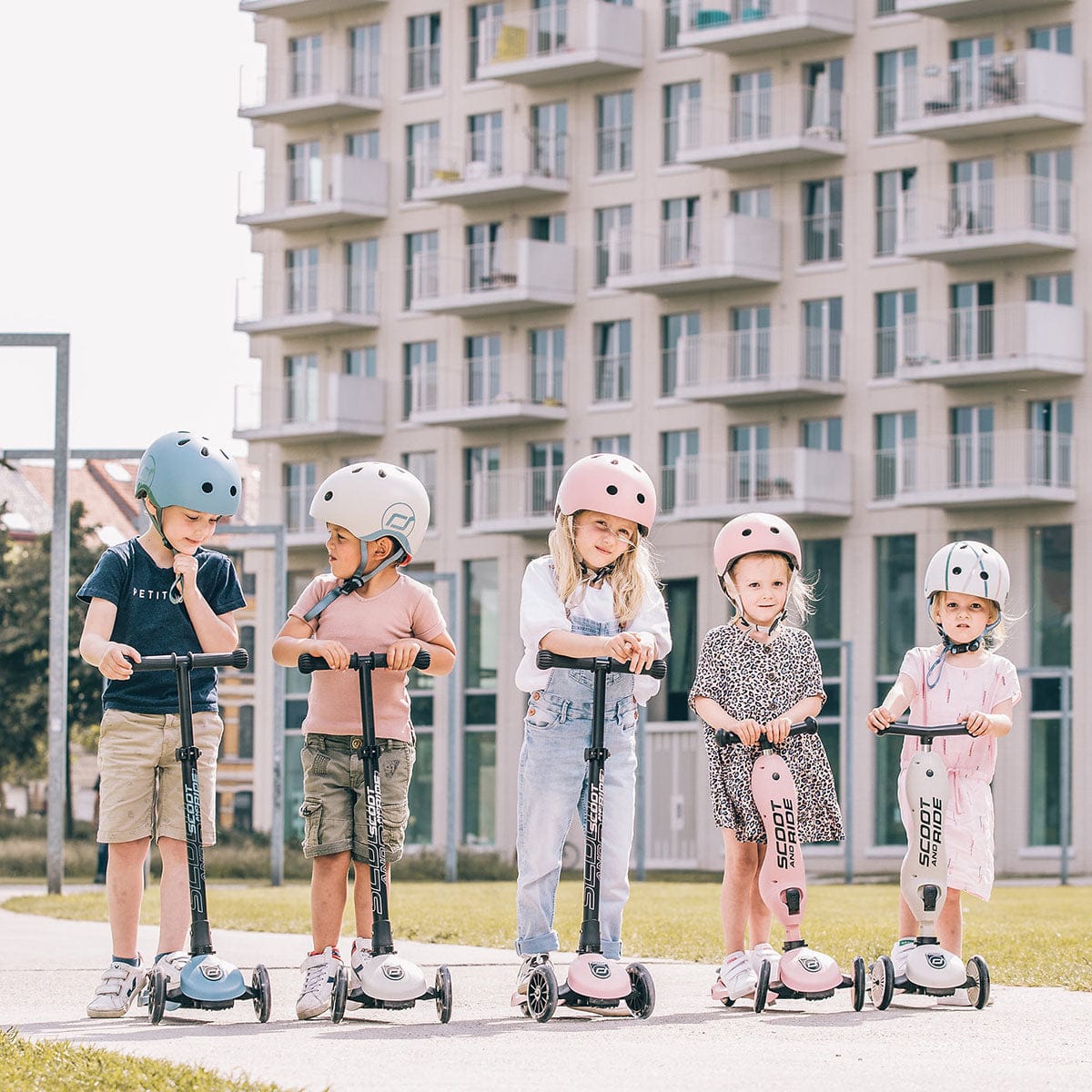 Scoot & Ride Highwaykick 5 LED Scooter Scooter Plastic/Metal Forest, Dimensions: approx. 55 cm x 15 cm x 24 cm, 96438 Scoot & Ride Highwaykick 5 LED Scooter Scooter Plastic/Metal Forest, Dimensions: approx. 55 cm x 15 cm x 24 cm, 96438