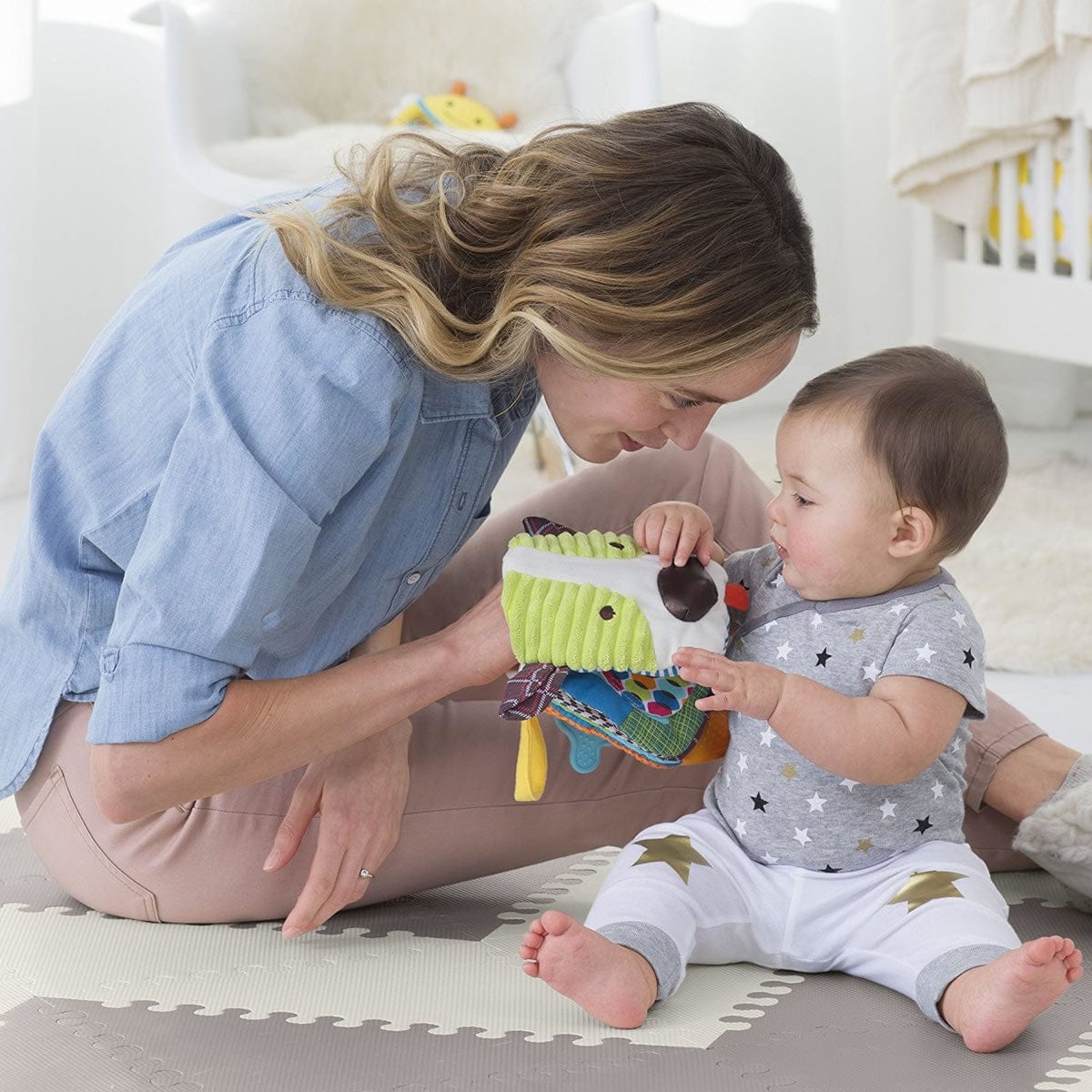 Skip Hop Bandana Buddies Baby Puppetbook - Dog - 306250