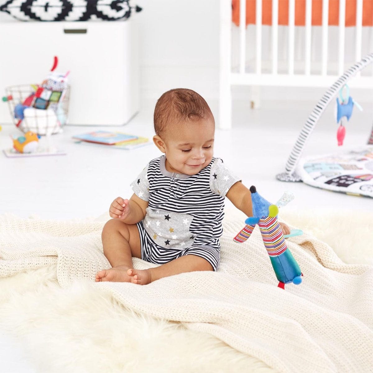 Skip Hop Vibrant Village Shake & Giggle Dog - 305251