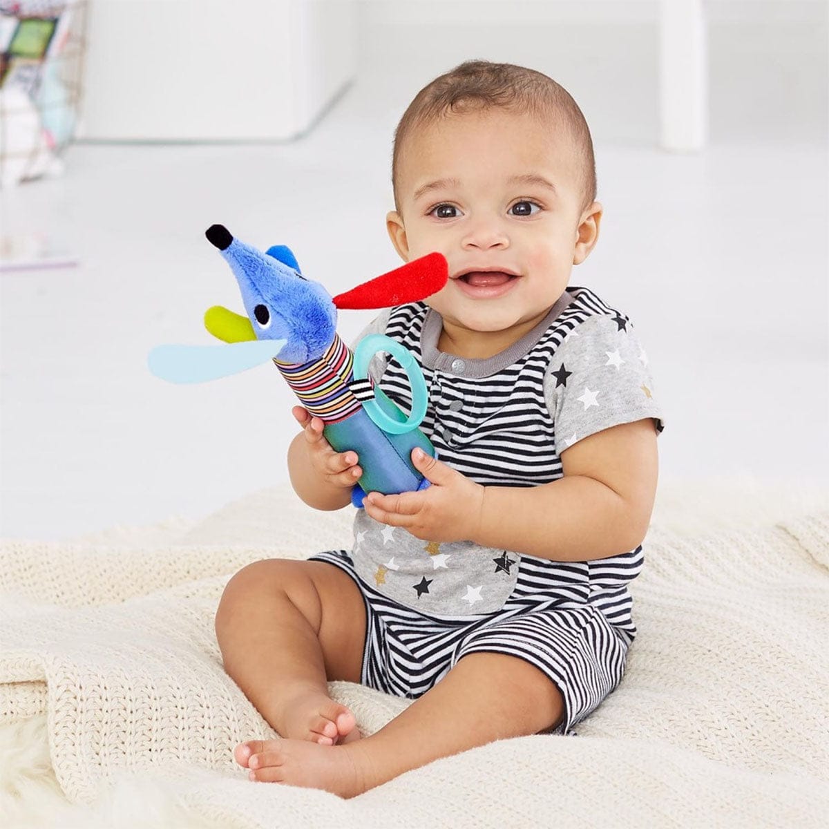 Skip Hop Vibrant Village Shake & Giggle Dog - 305251