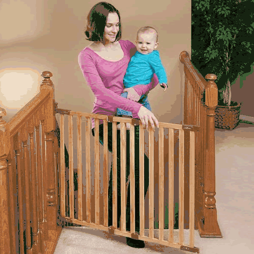 Kidco Angle Mount Wood Safeway Gate - Oak - G2300