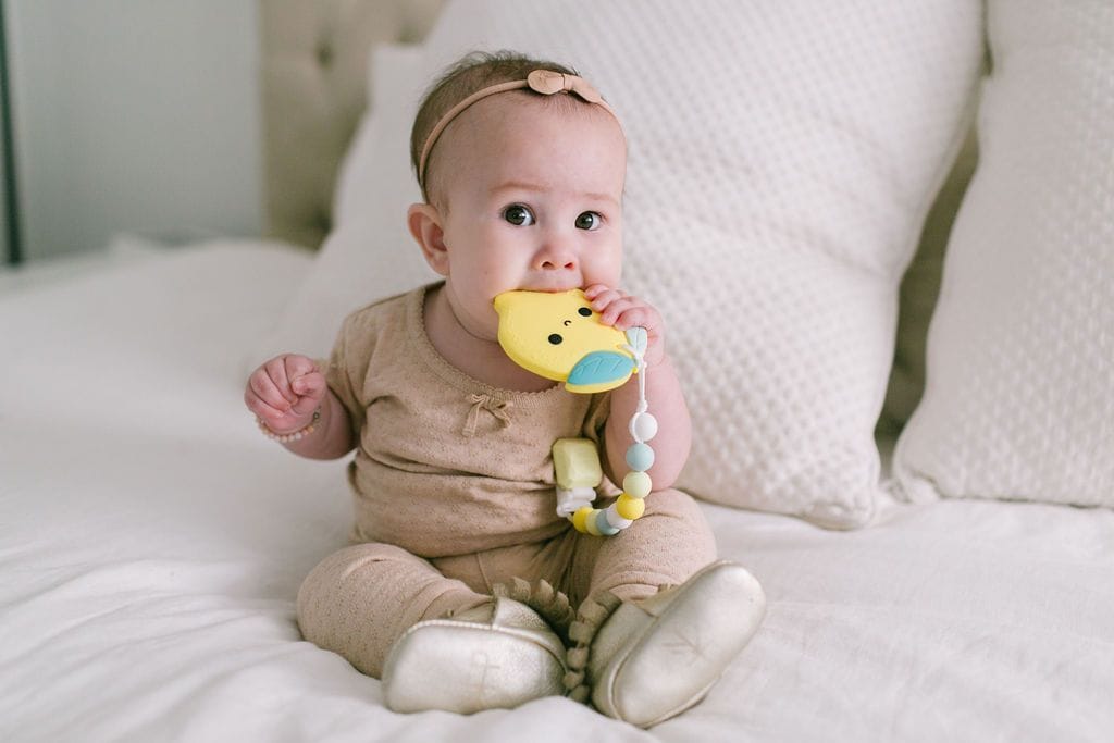 Loulou Lollipop Silicone Teether with Clip - Lemon - LEMONSET