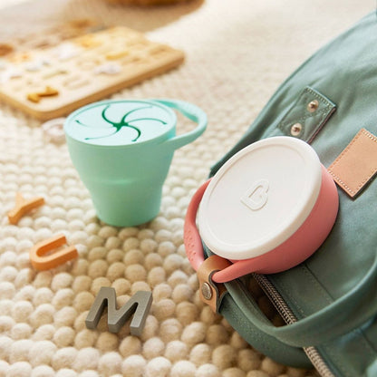 Munchkin C'est Silicone Snack Catcher with Lid - Coral - 38077P