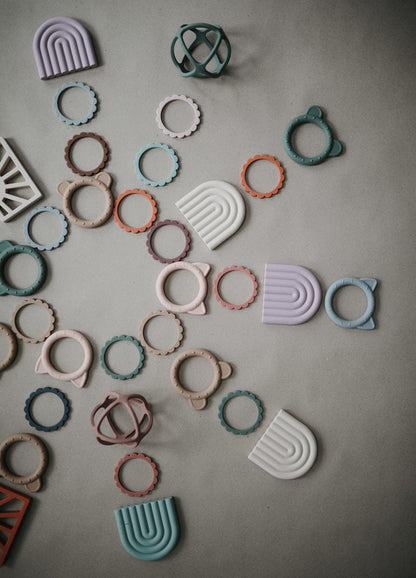 Mushie Flower Teething Bracelet 3-Pack - Cambridge Blue/Clementine/Natural - MFB-404