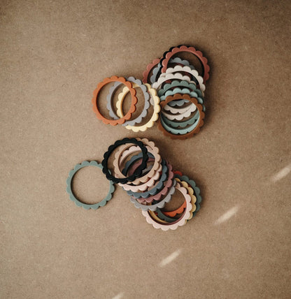 Mushie Flower Teething Bracelet 3-Pack - Cambridge Blue/Clementine/Natural - MFB-404