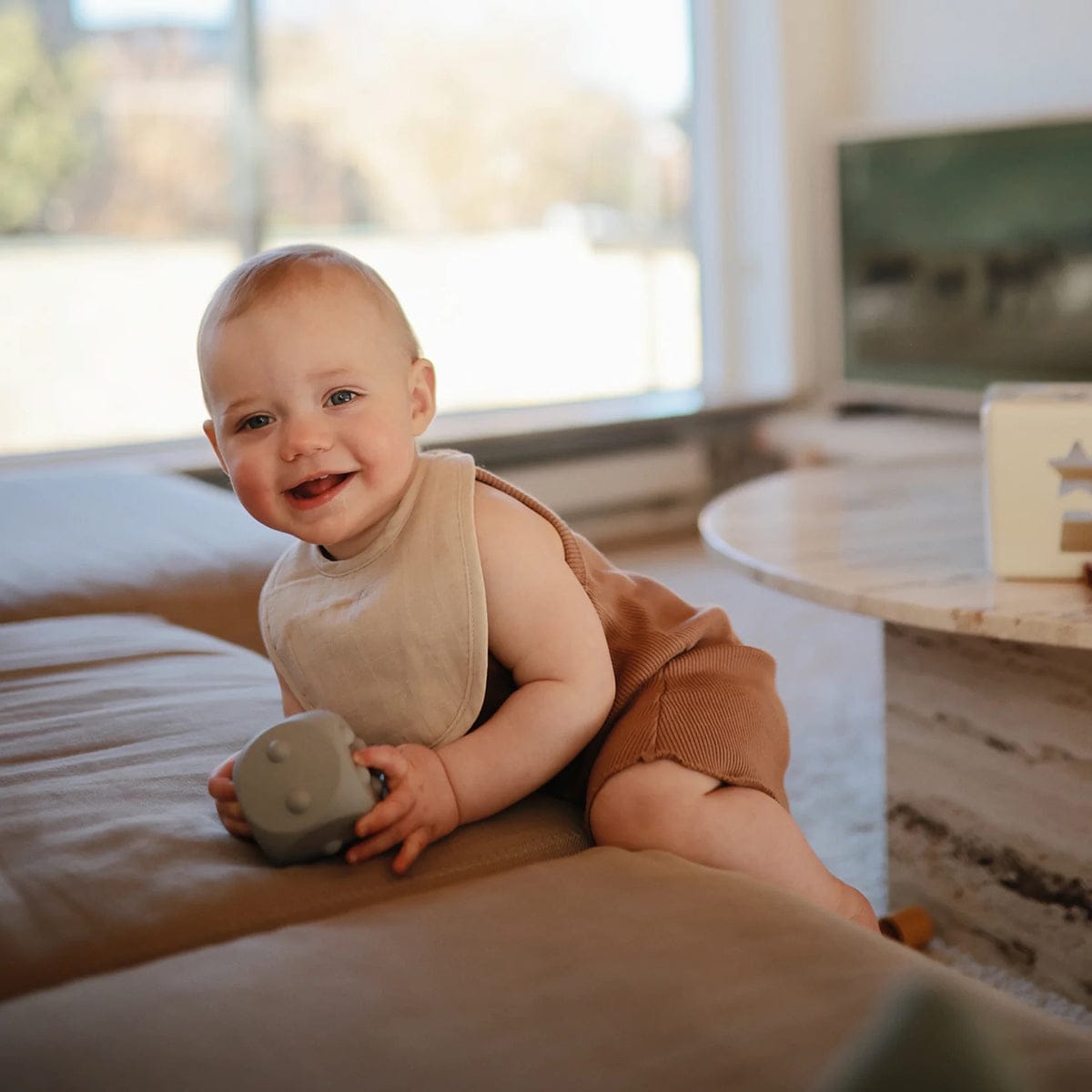 Mushie Muslin Bib, 2 Pack - Tan / Fog - MMB-1002