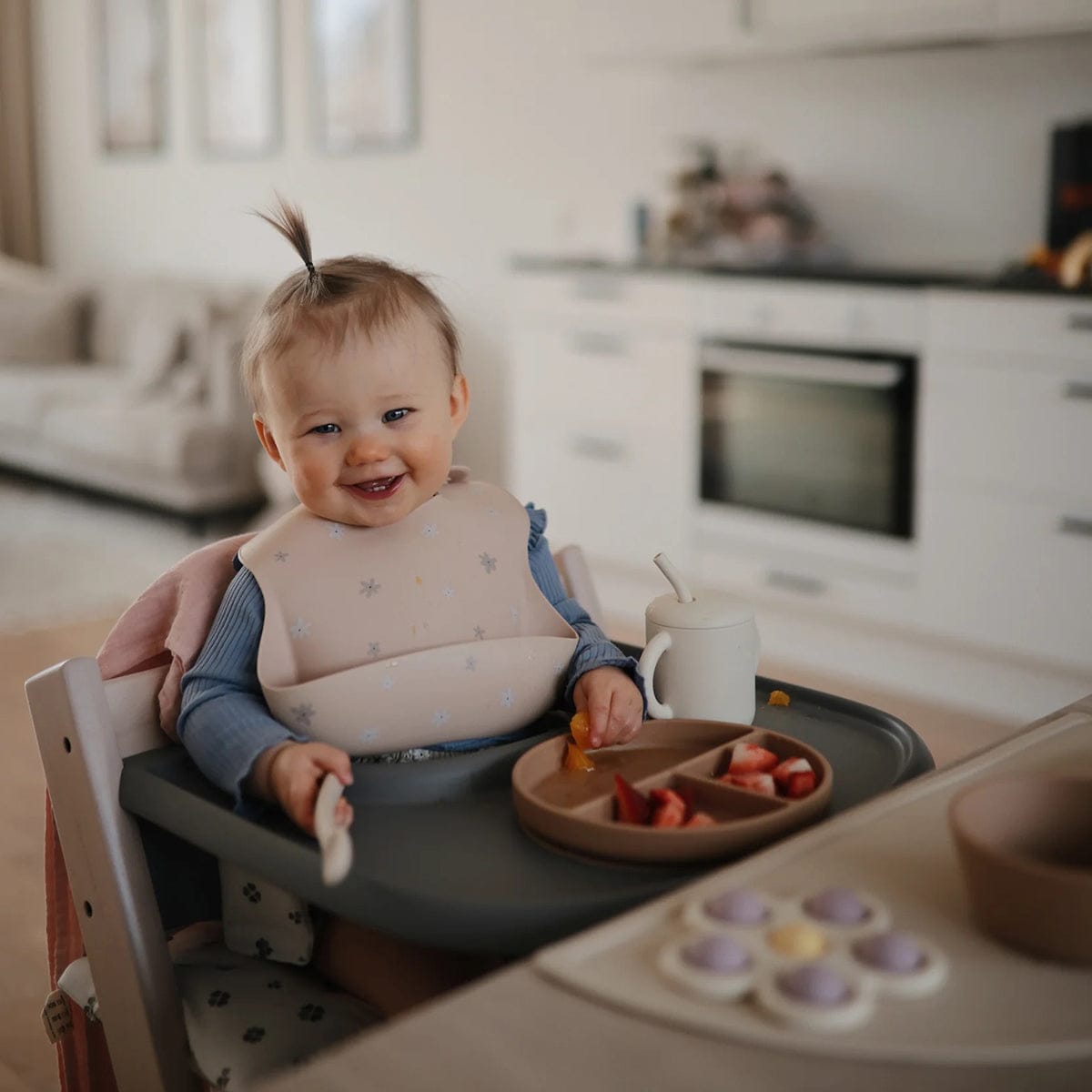 Mushie Silicone Baby Bib - Daisy - SB-1026
