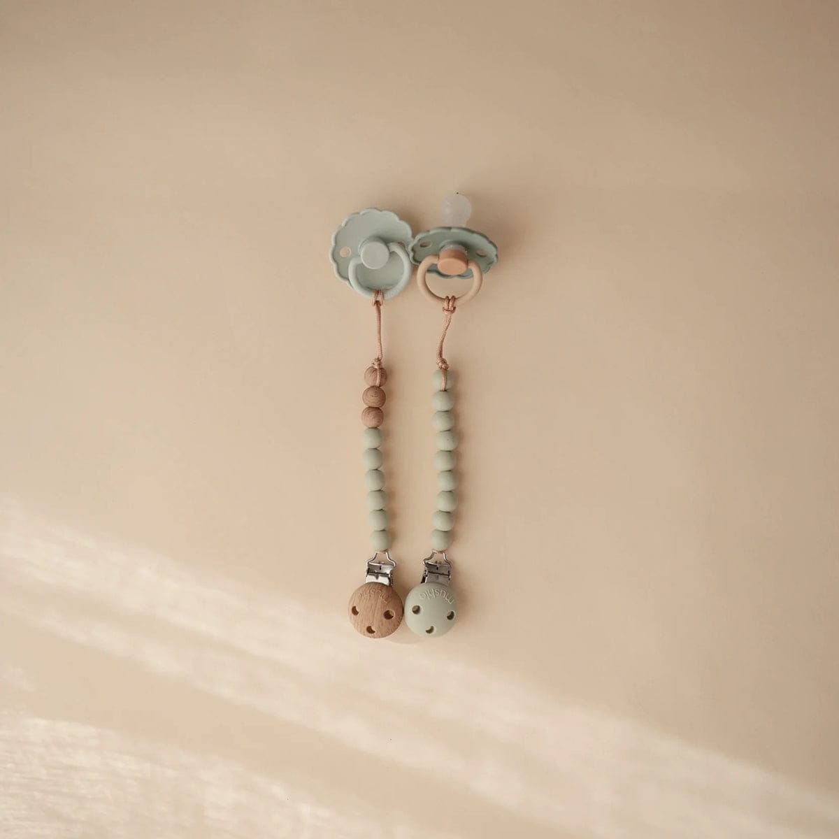 Mushie Silicone Pacifier Clip Hera - Sage - SMPC-3003
