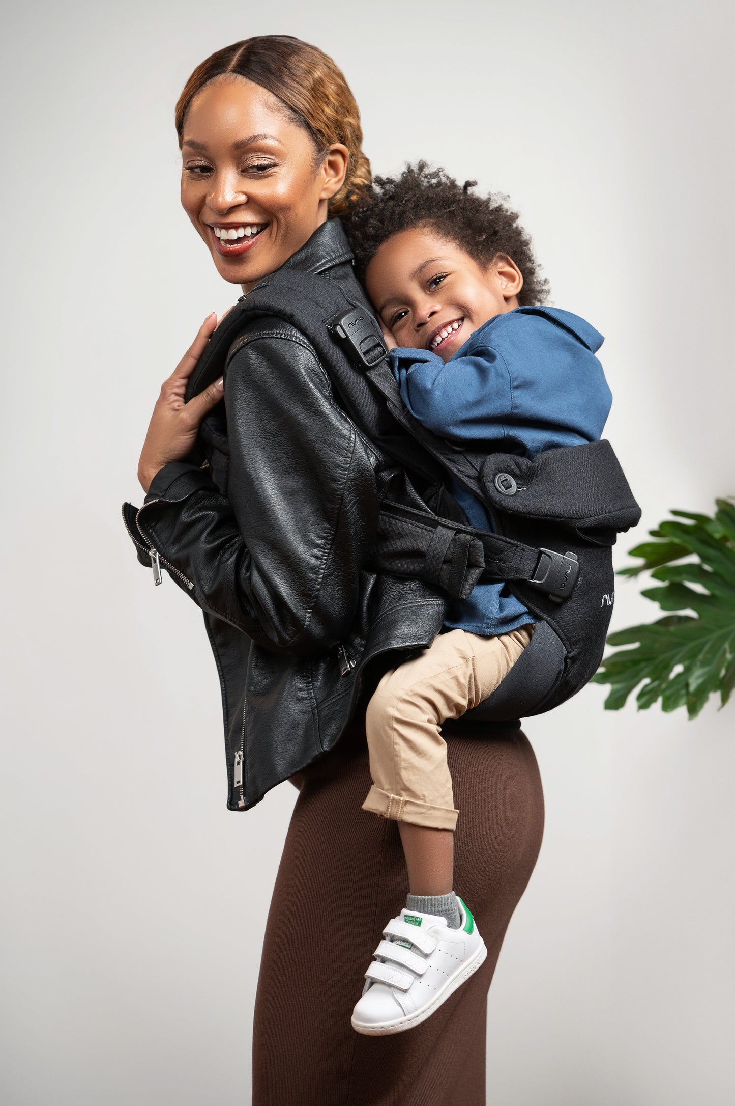 Nuna CUDL Luxe 4 in 1 Baby Carrier - Caviar - BC17250CVR