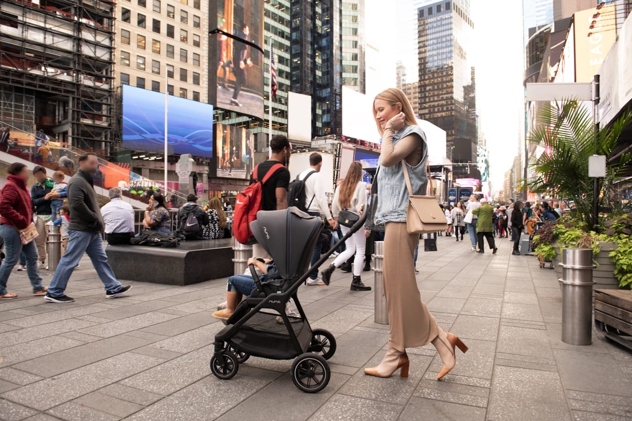 Nuna TRIV Next Compact Stroller - Caviar / Chocolate - ST16621CCR