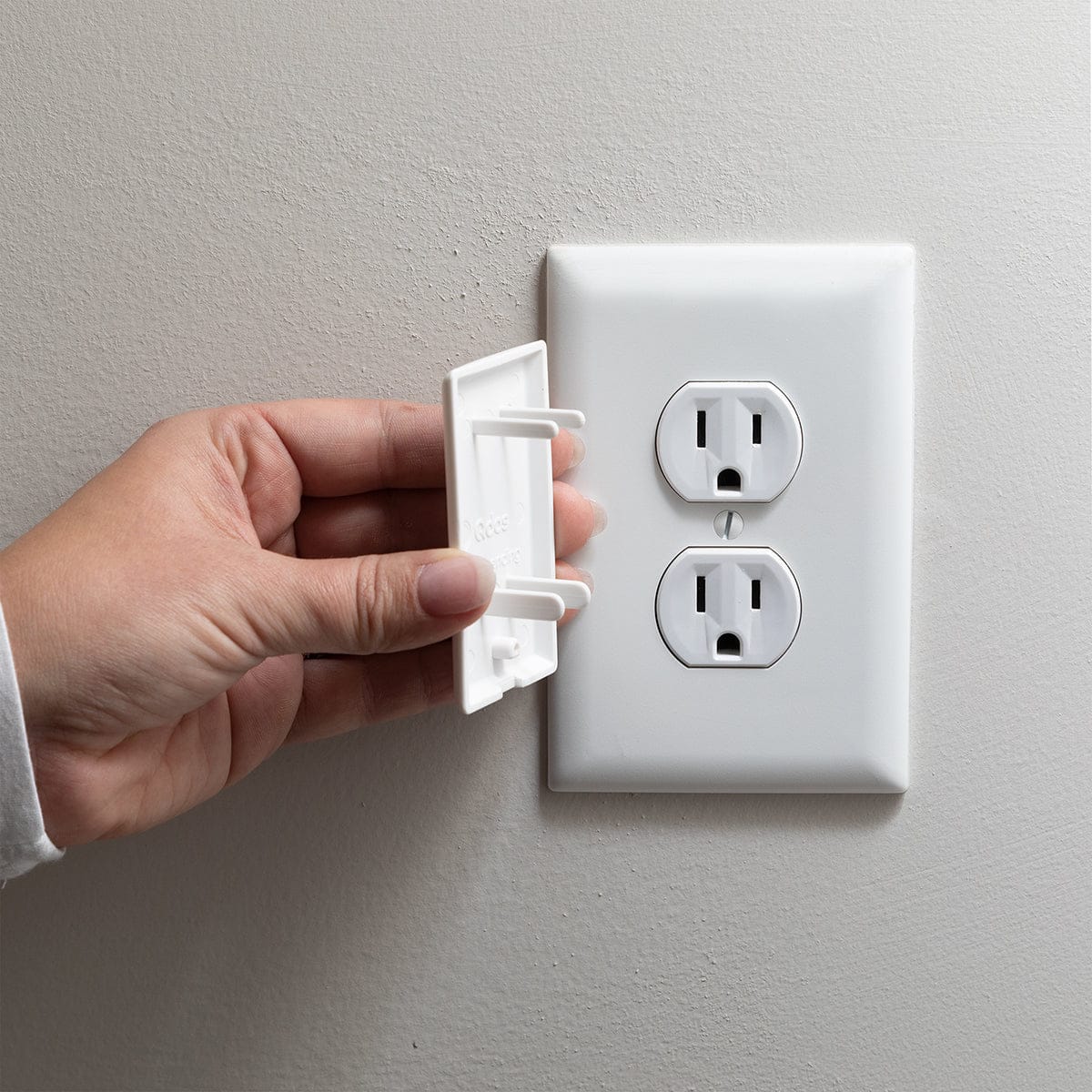 Qdos StayPut Double Outlet Plugs, 6 Pack - White - 17-11004
