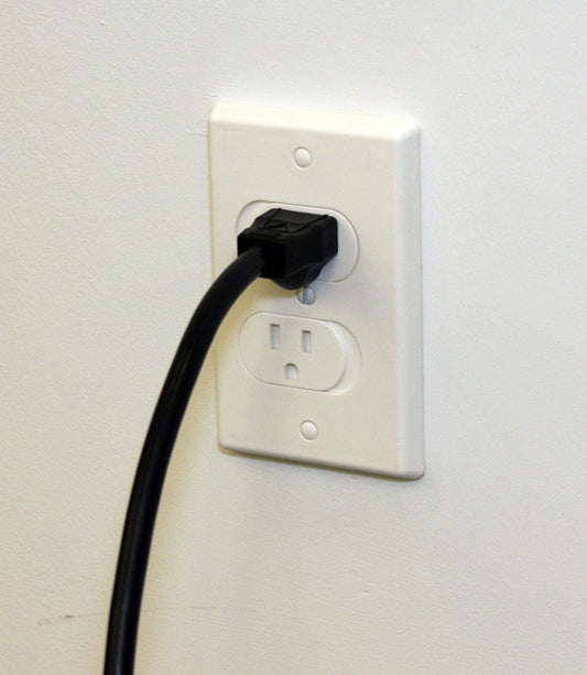 Qdos Universal Self-Closing Outlet Cover - White - 17-11005