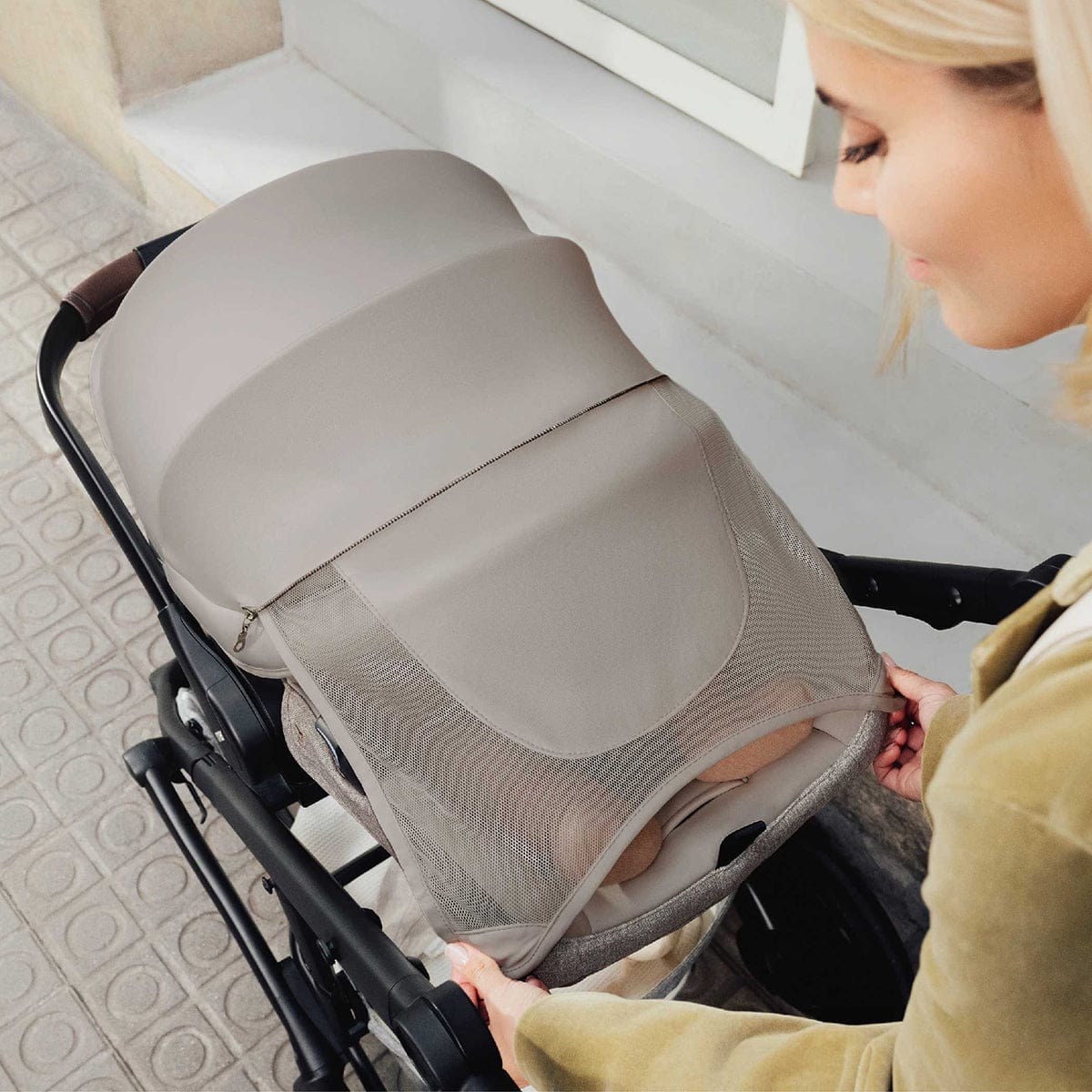 Romer Juni Infant Car Seat - Truffle - E1D151T