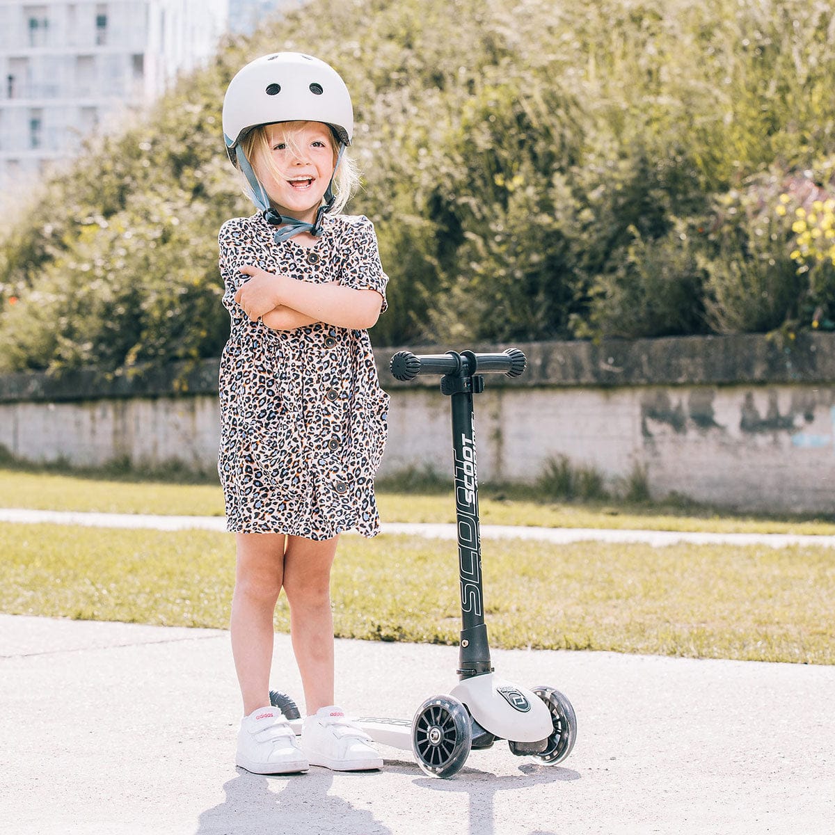 Scoot & Ride HighwayKick3 LED Scooter - Ash – Albee Baby