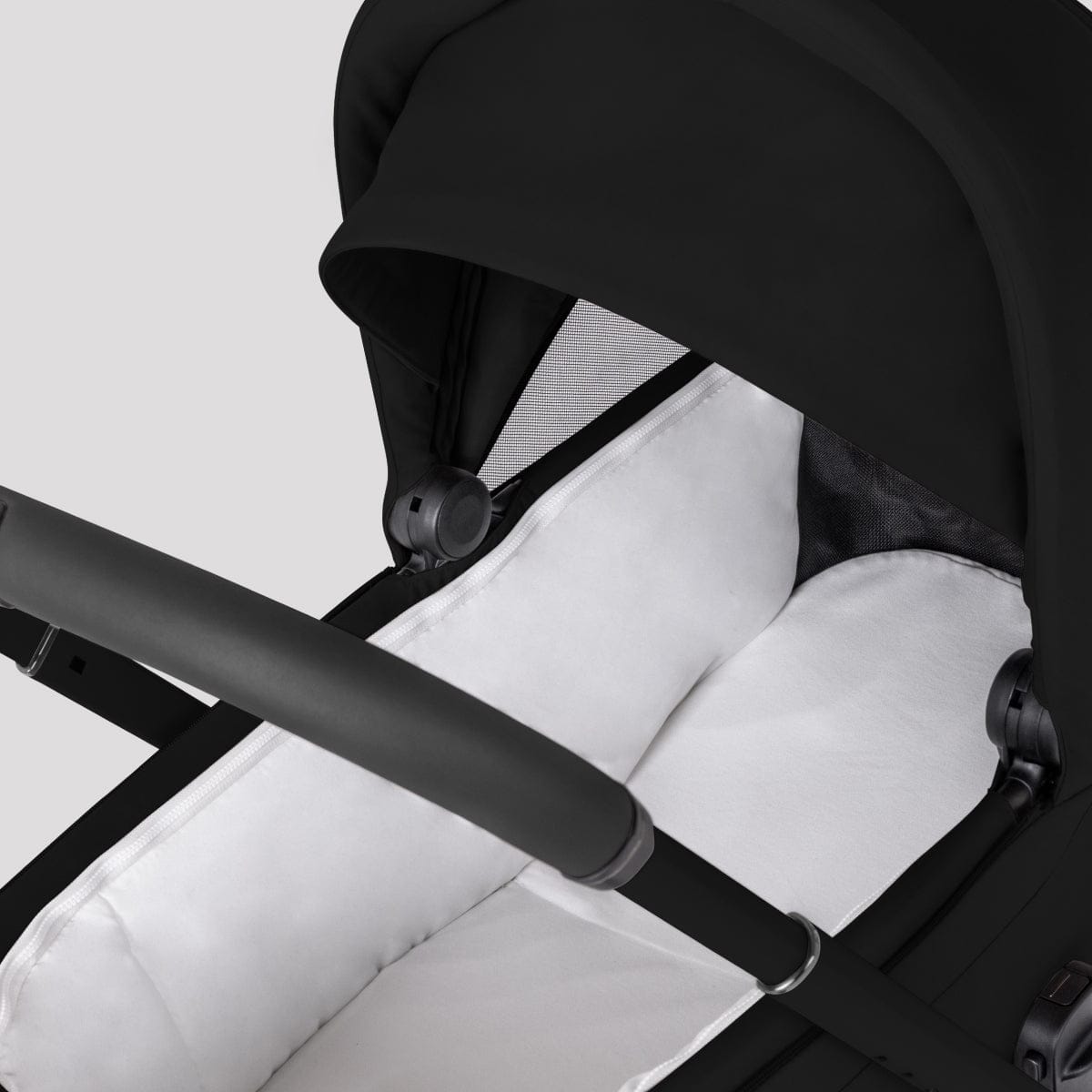 Silver Cross Breez Compact Bassinet - Onyx - SX2350-OXUC