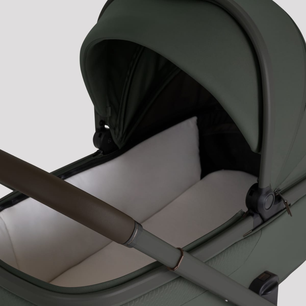 Silver Cross Cove 2 Compact Bassinet - Pewter - SX2353.PWUC