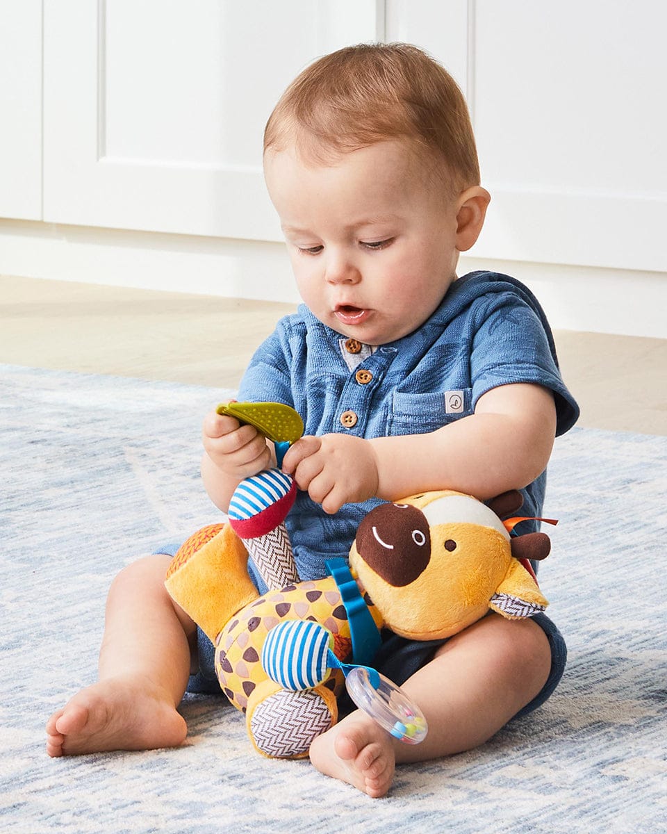 Skip Hop Bandana Buddies Activity Toy - Giraffe - 9K160810