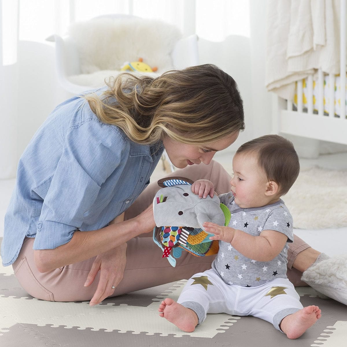 Skip Hop Bandana Buddies Baby Puppetbook - Elephant - 306252