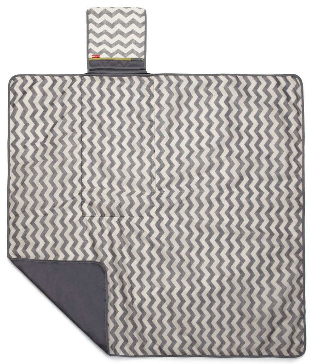 Skip Hop Central Park Outdoor Blanket - Triangles - 275006
