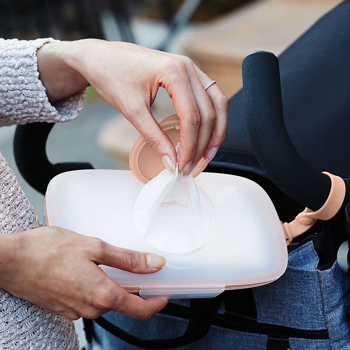 Skip Hop Grab & Go Snug Seal Wipes Case - Blush