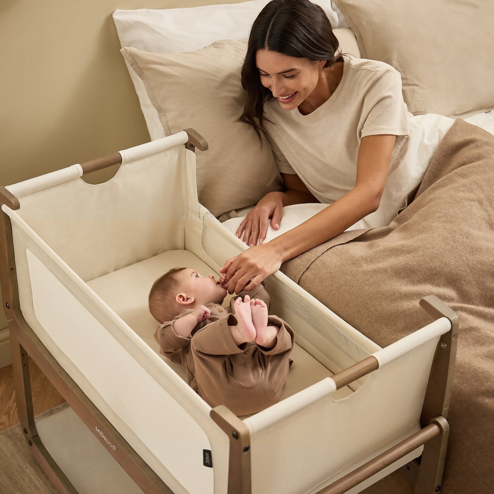 Snuz SnuzPod 5 Bedside Bassinet - Walnut - USFN050N