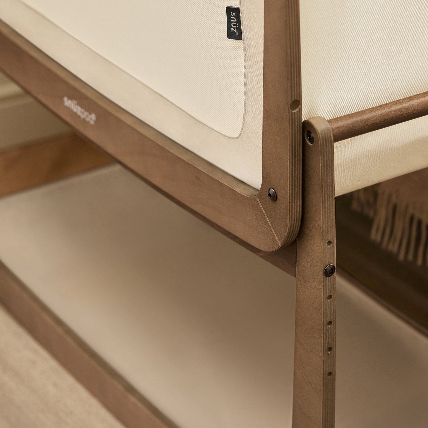 Snuz SnuzPod 5 Bedside Bassinet - Walnut - USFN050N