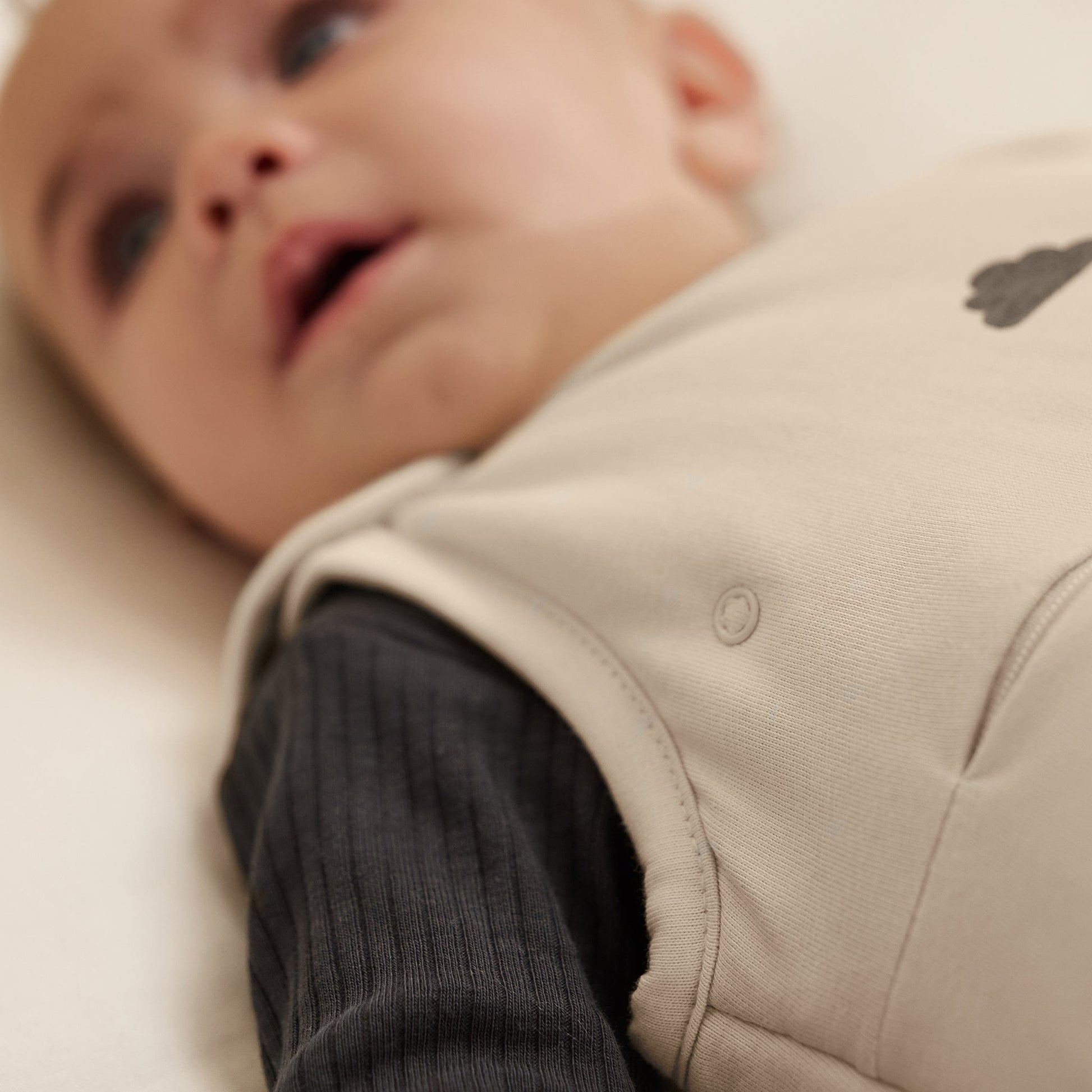 Snuz SnuzPouch Sleeping Bag, 2.5 TOG - Sand/Cloud (0-6 months) - USSW008BA