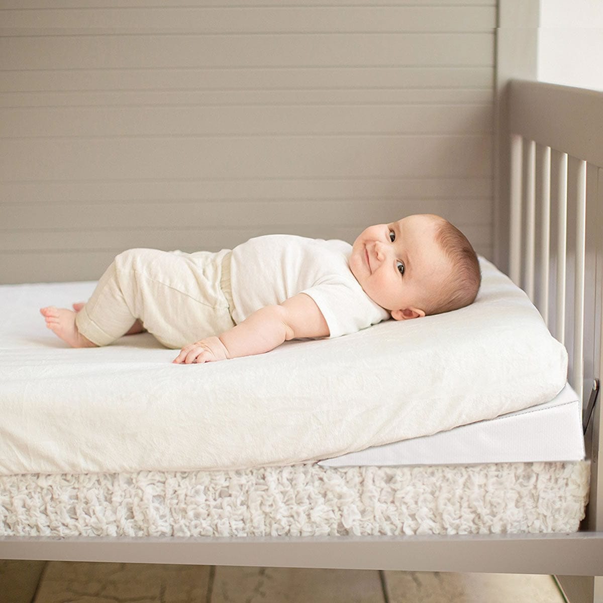 Summer Infant SwaddleMe Good Vibes Vibrating Folding Crib Wedge