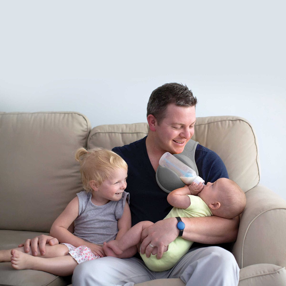 The Beebo Free-Hand Baby Bottle Holder - Charcoal - 8.66251E+11