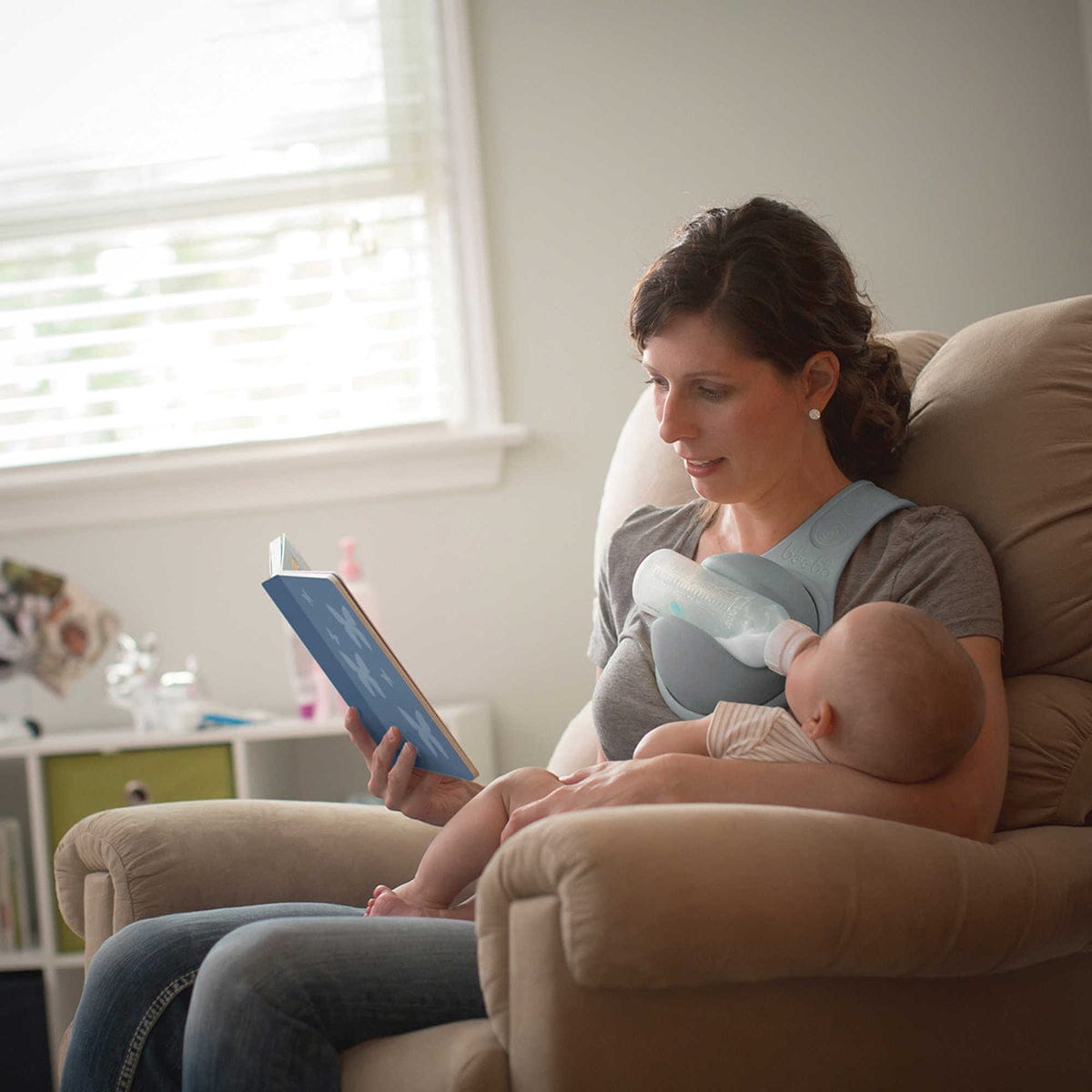 The Beebo Free-Hand Baby Bottle Holder - Charcoal - 8.66251E+11