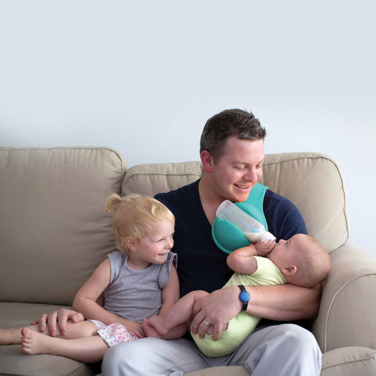 The Beebo Free-Hand Baby Bottle Holder - Teal - 7.08747E+11