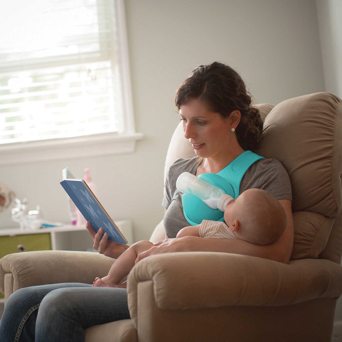 The Beebo Free-Hand Baby Bottle Holder - Teal - 7.08747E+11