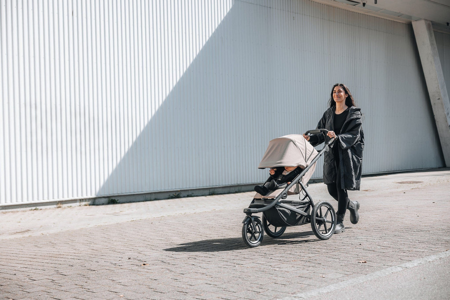 Thule Urban Glide 3 Single Jogging Stroller with NON-Magnetic Buckle + Cup Holder + Bassinet Bundle - Tinted Taupe - 10101704-20110777