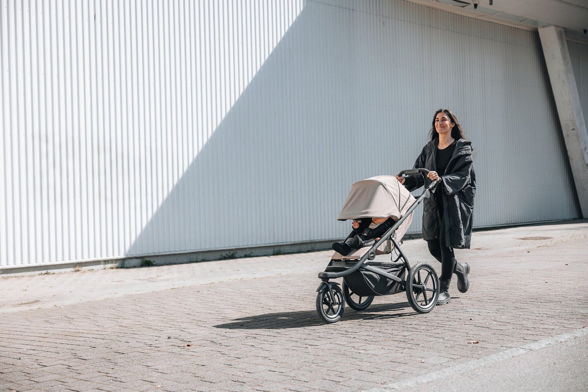 Thule Urban Glide 3 Single Jogging Stroller with NON-Magnetic Buckle + Cup Holder + Bassinet Bundle - Tinted Taupe - 10101704-20110777