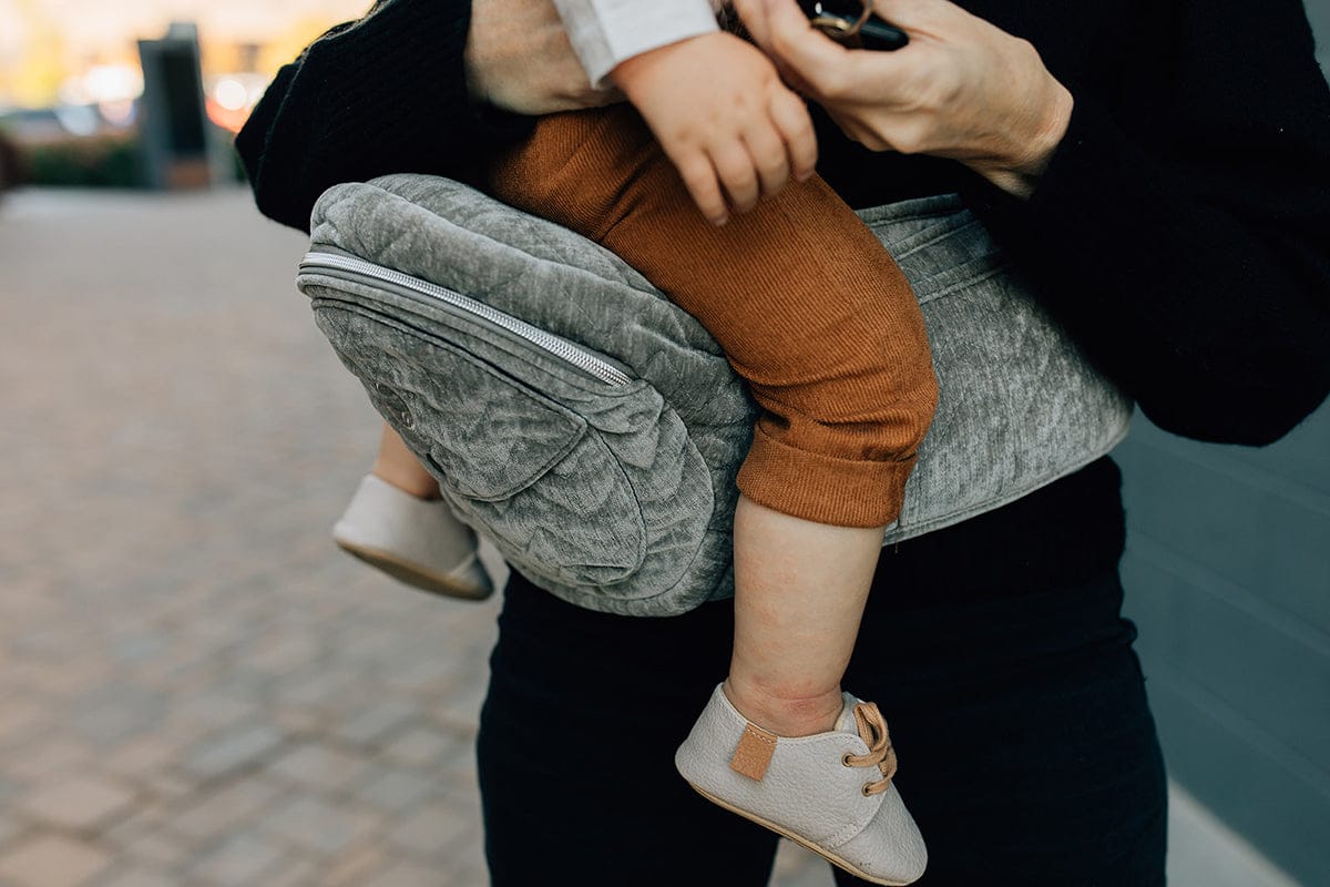 Tushbaby Hip Seat Carrier, Velvet - Silver - TB-VELVET-SILVE