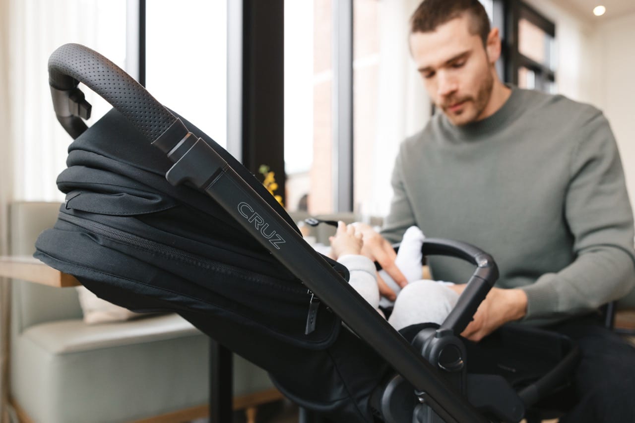 UPPAbaby Cruz V3 Stroller - James (Black / Carbon Frame / Black Leather) - 0403-CRZ-NA-JMS