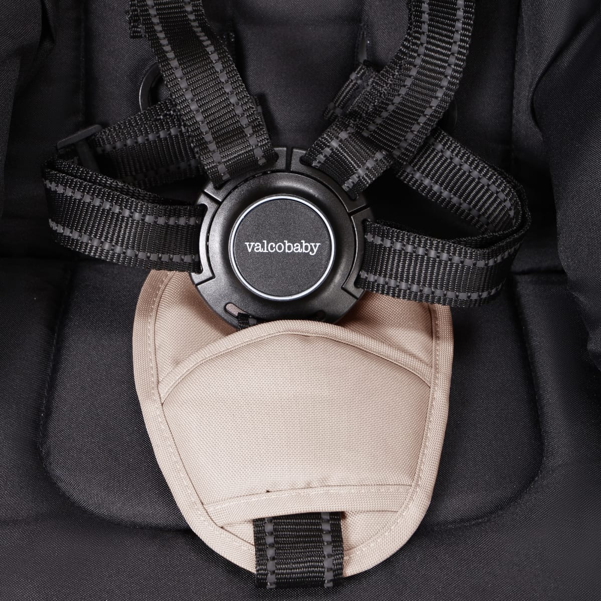 Valco Baby stroller five point harness buckle with beige crotch pad